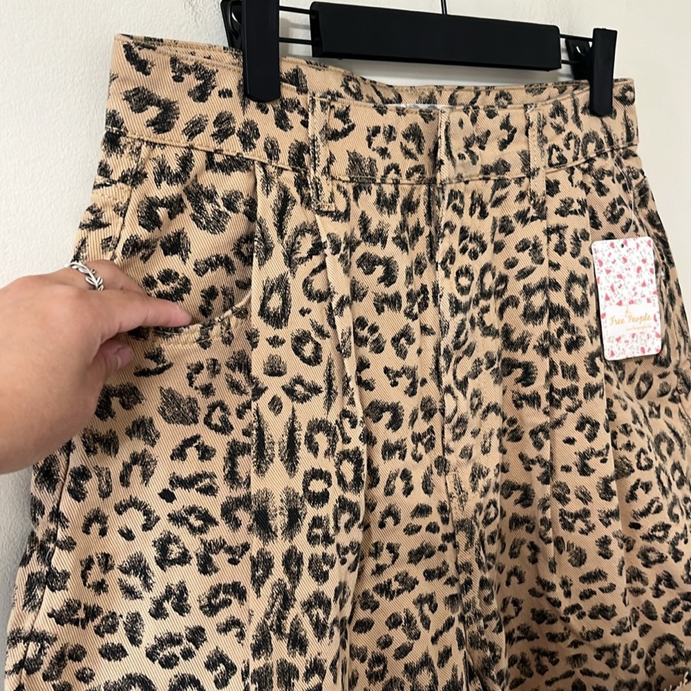 NEW Free People Dogtown Cheetah High Rise Baggy Relaxed Denim Shorts Size 30 - Picture 5 of 10